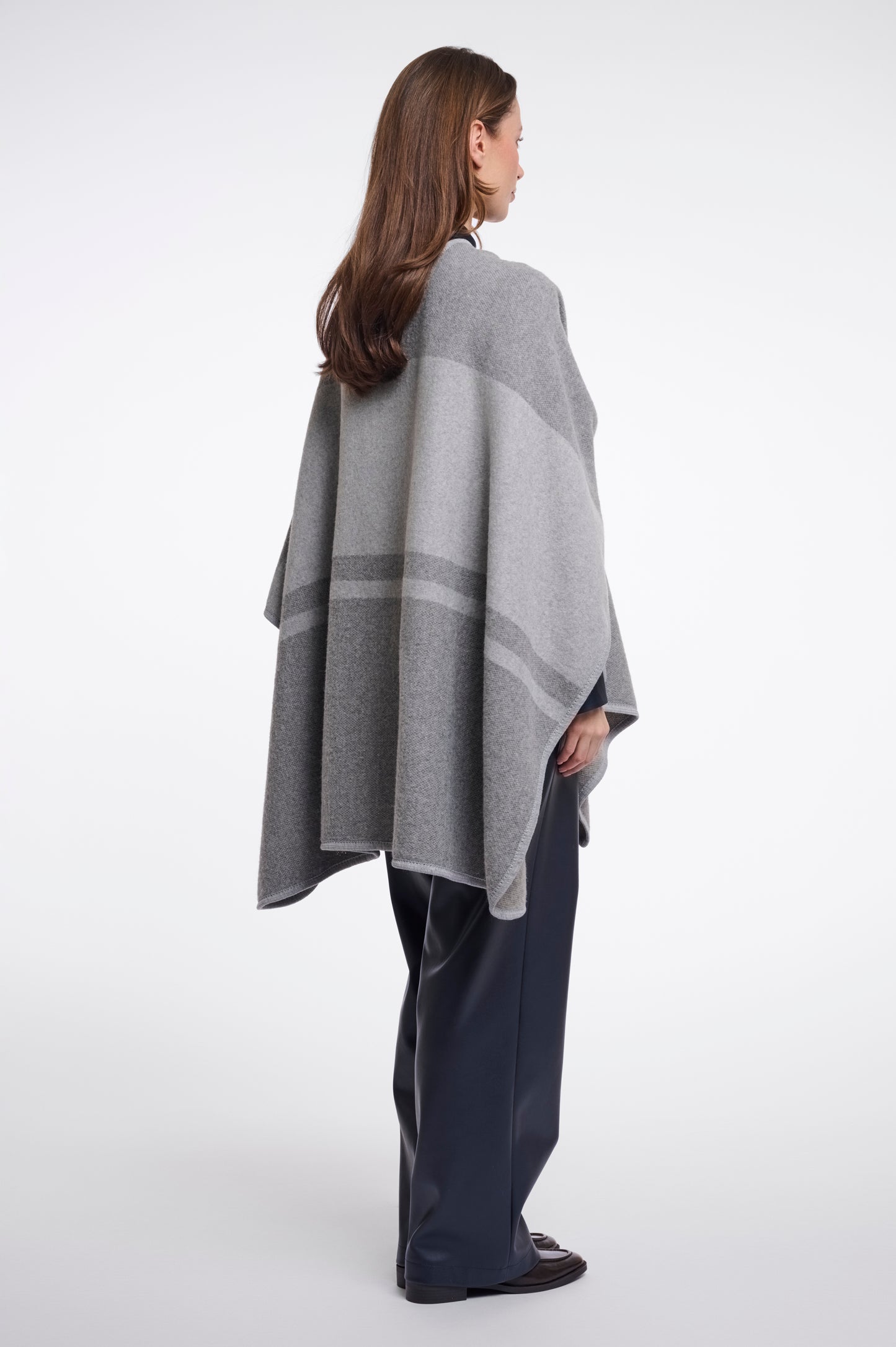 Rino and Pelle Cape Light Grey