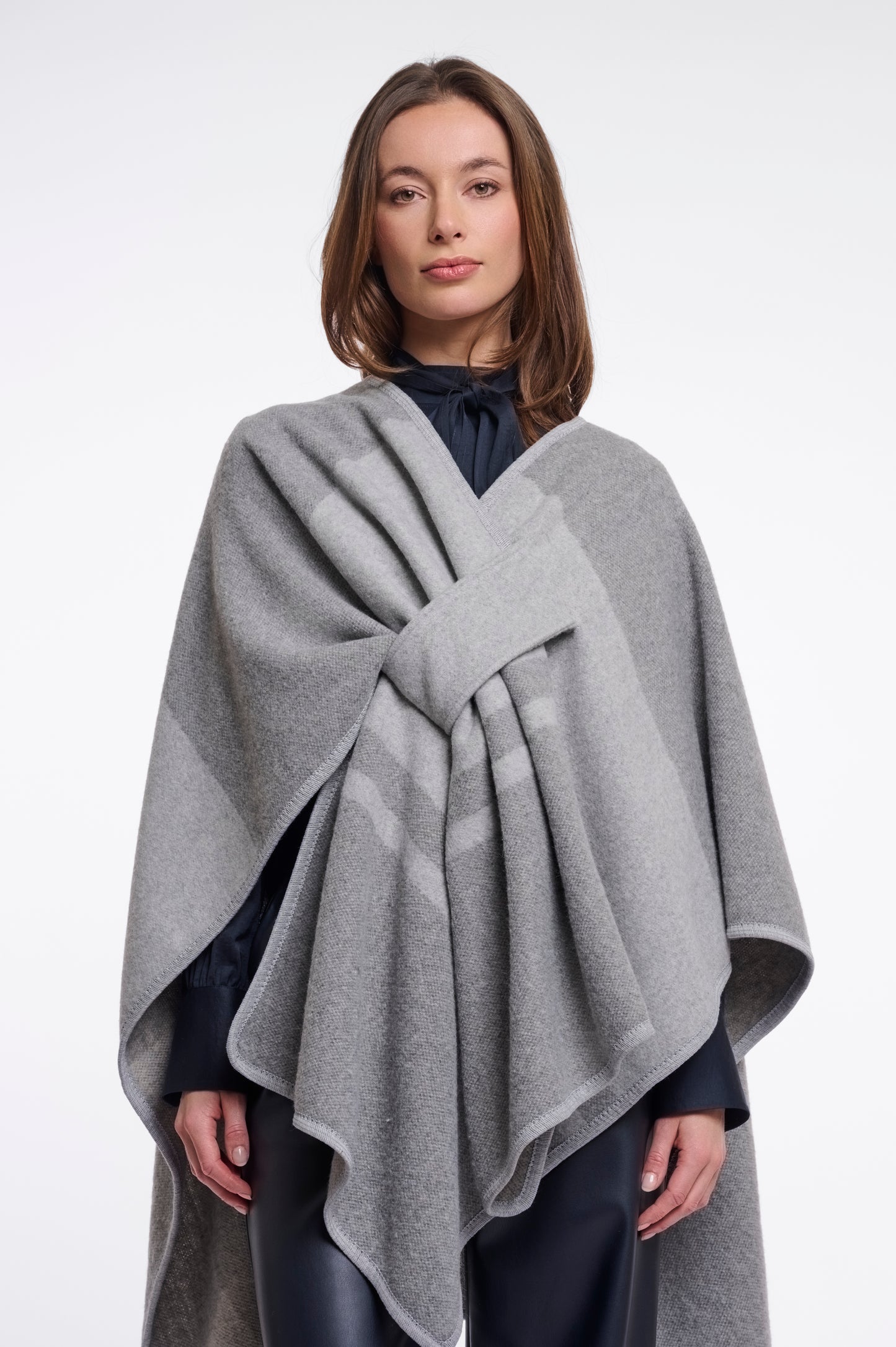 Rino and Pelle Cape Light Grey